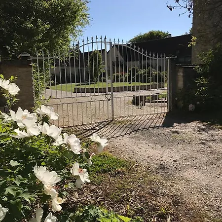 Гостевой дом Le Domaine De La Cour Aunou-sur-Orne